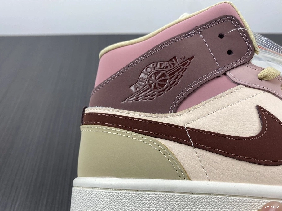 DO7440-821 Mid 1 Air Jordan 1112